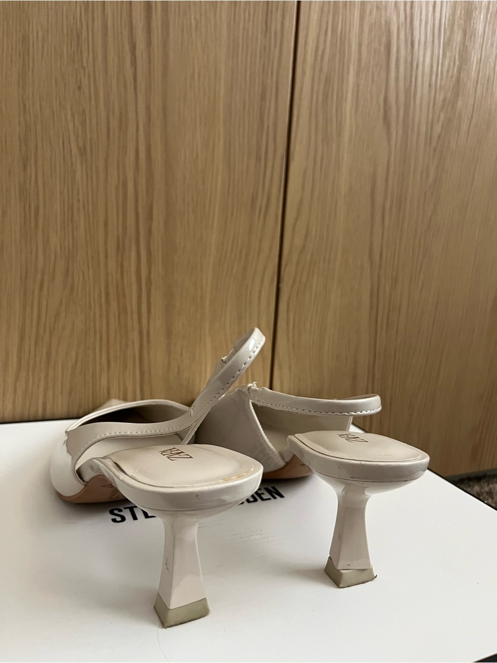ZARA Patent Pointed-Toe Slingback Pumps in Light Beige - Picture 3 of 4